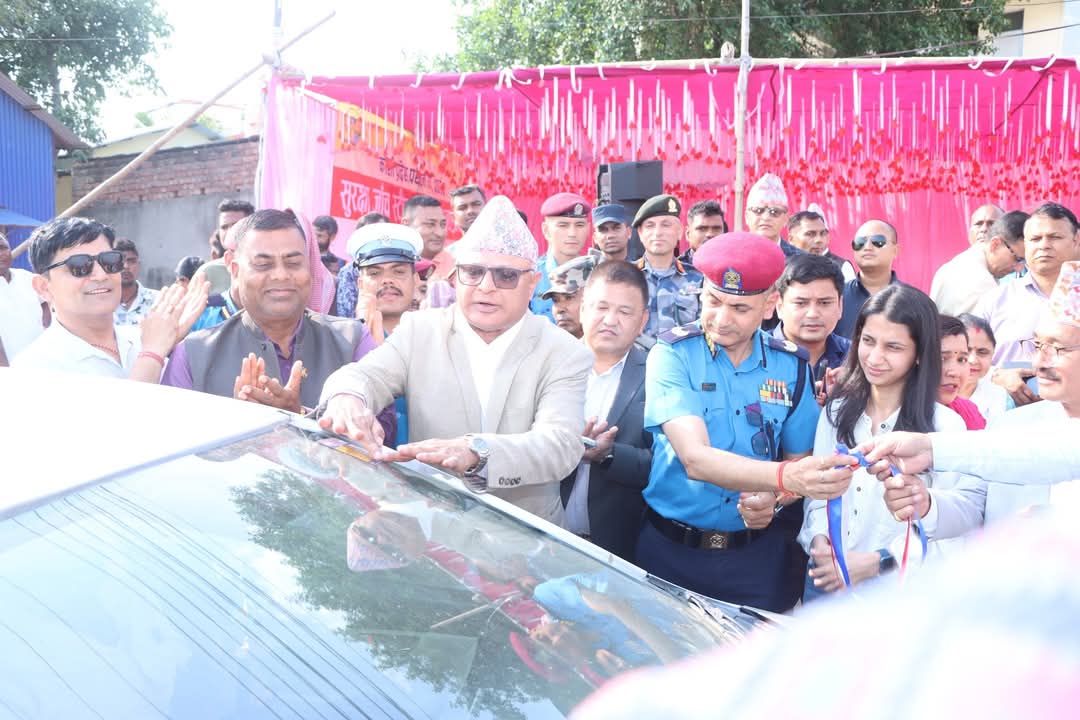 कोशी पर्यटन वर्ष २०८२ : भारतीय सवारी साधनमा स्टिकर टाँसेर अभियानको सुरुवात